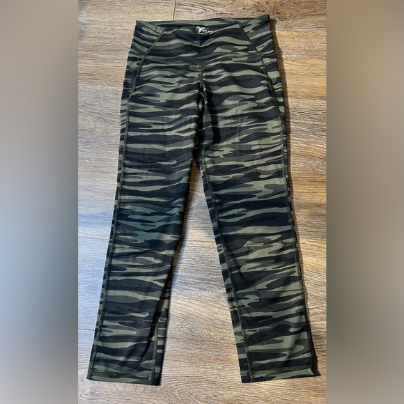 Old Navy Pants - 2/$25 3/$35 OLD NAVY ACTIVE GO-DRY size S